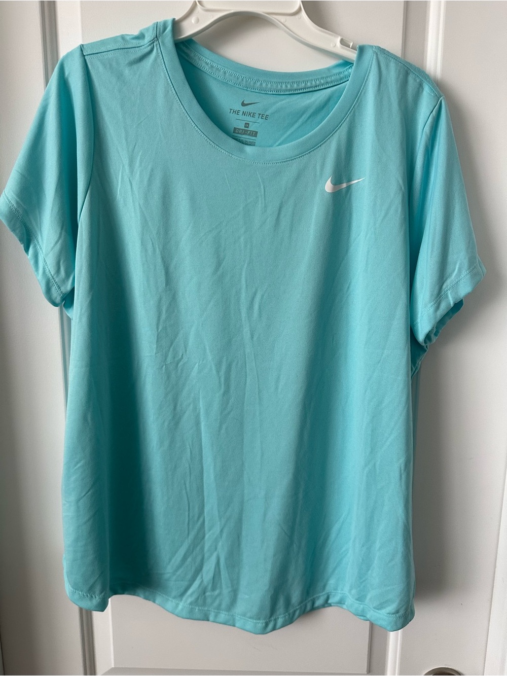 4 Nike woman’s Dri-FIT Short Sleeve Tee - Picture 9 of 16